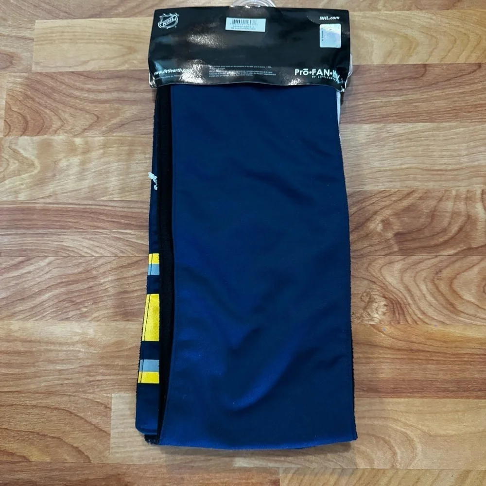 NWT Buffalo Sabres Jersey Scarf With Zip Pocket Team Colors Graphic Print NHL
